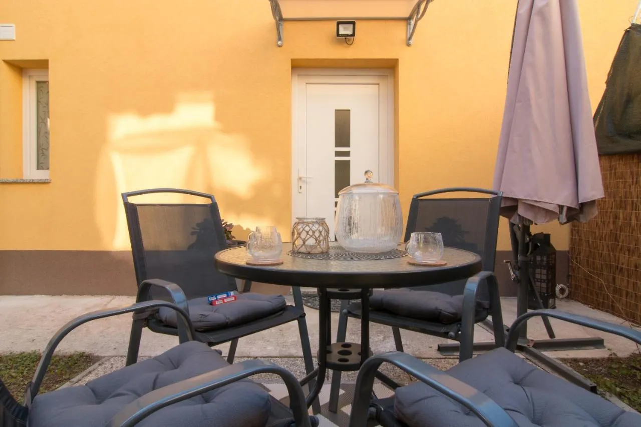 Moet With Garden Lejlighed Pula